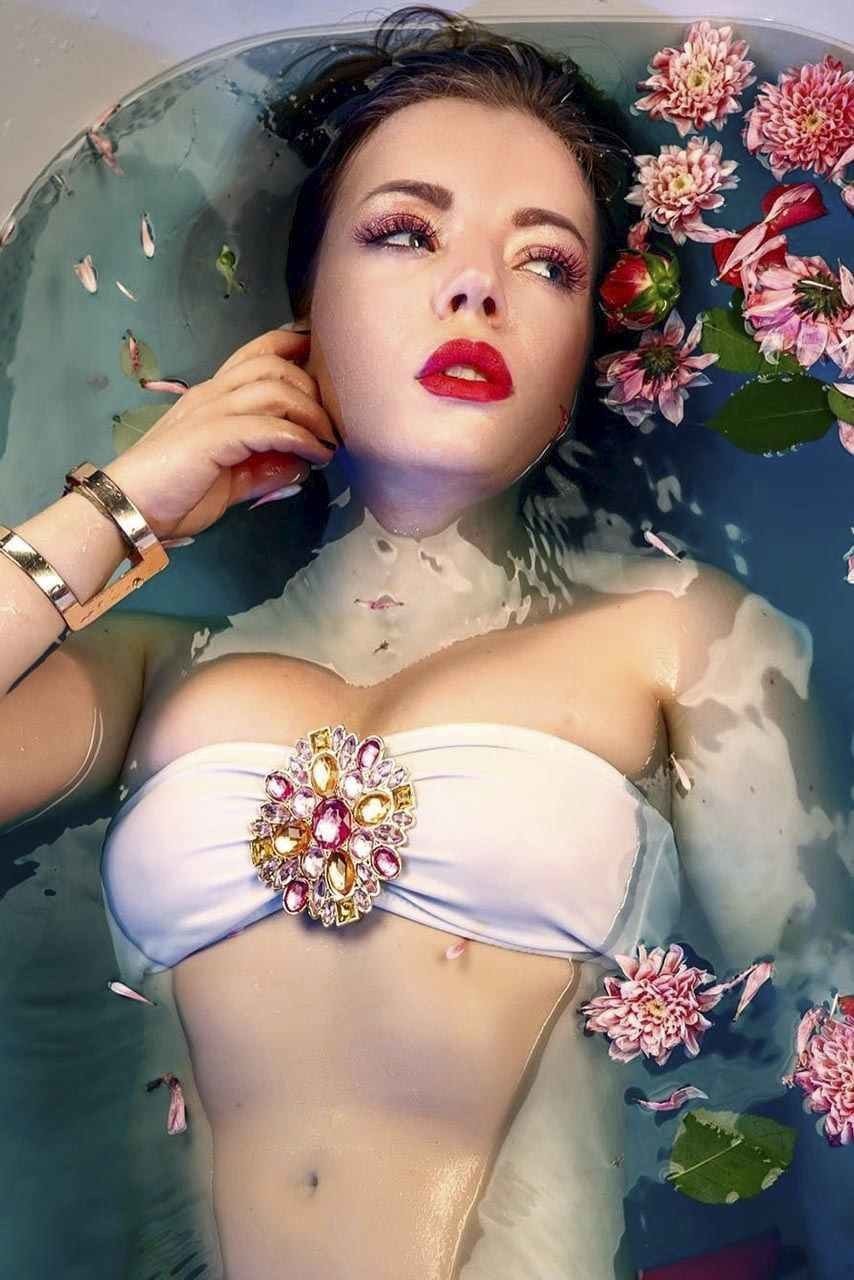 Naked Nastya Ivleeva completely drain