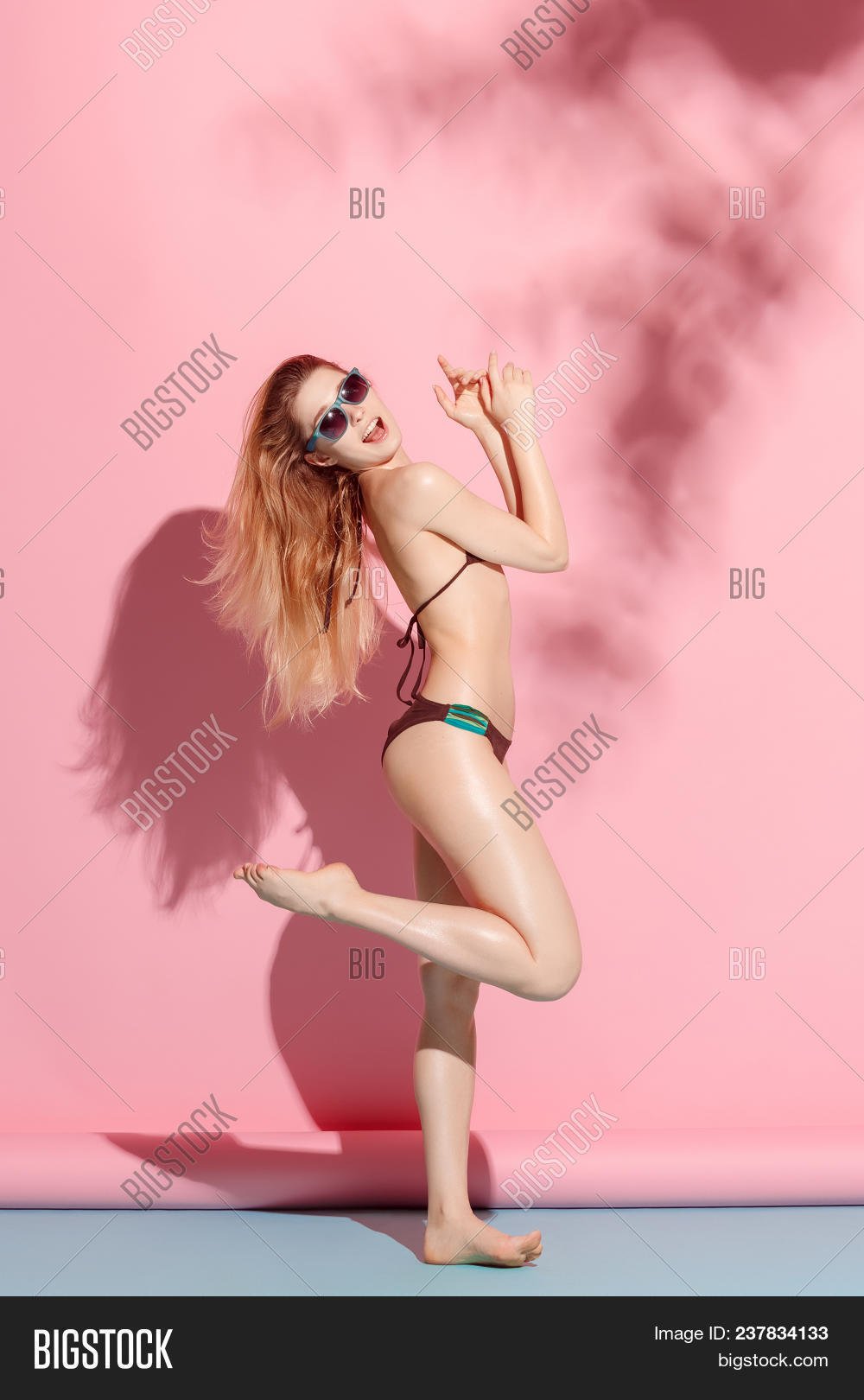Ksenia Kufeld legs