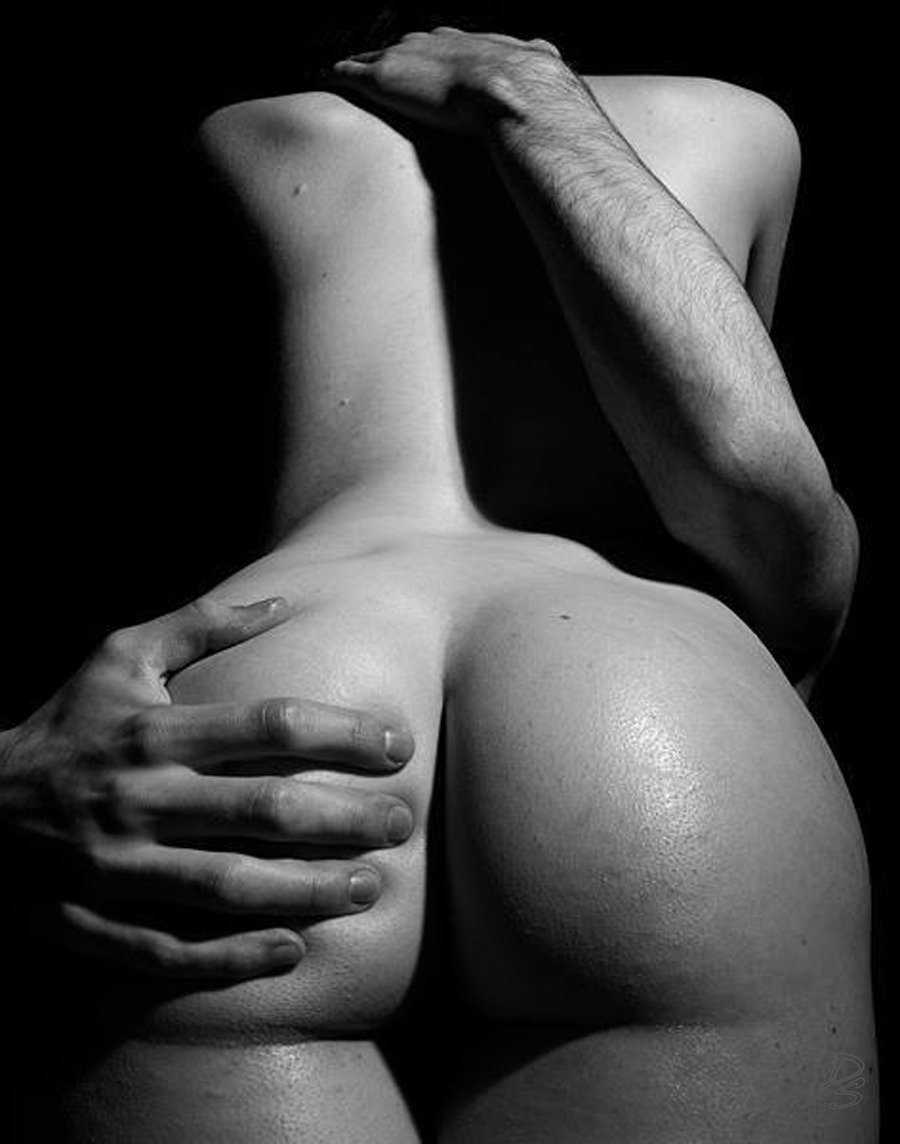 Beautiful poses of naked guys