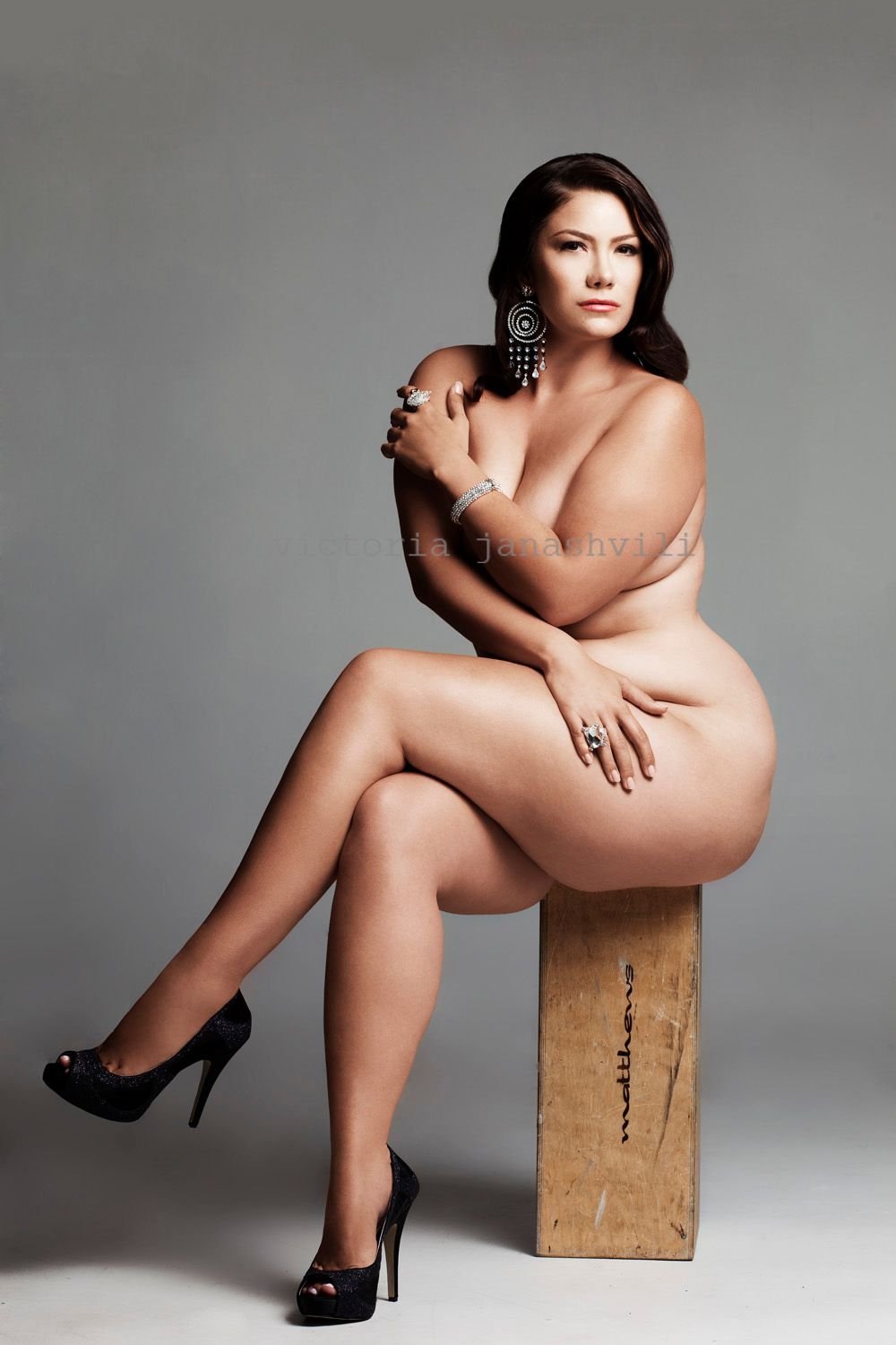Victoria Dzhanashvili "Curves"