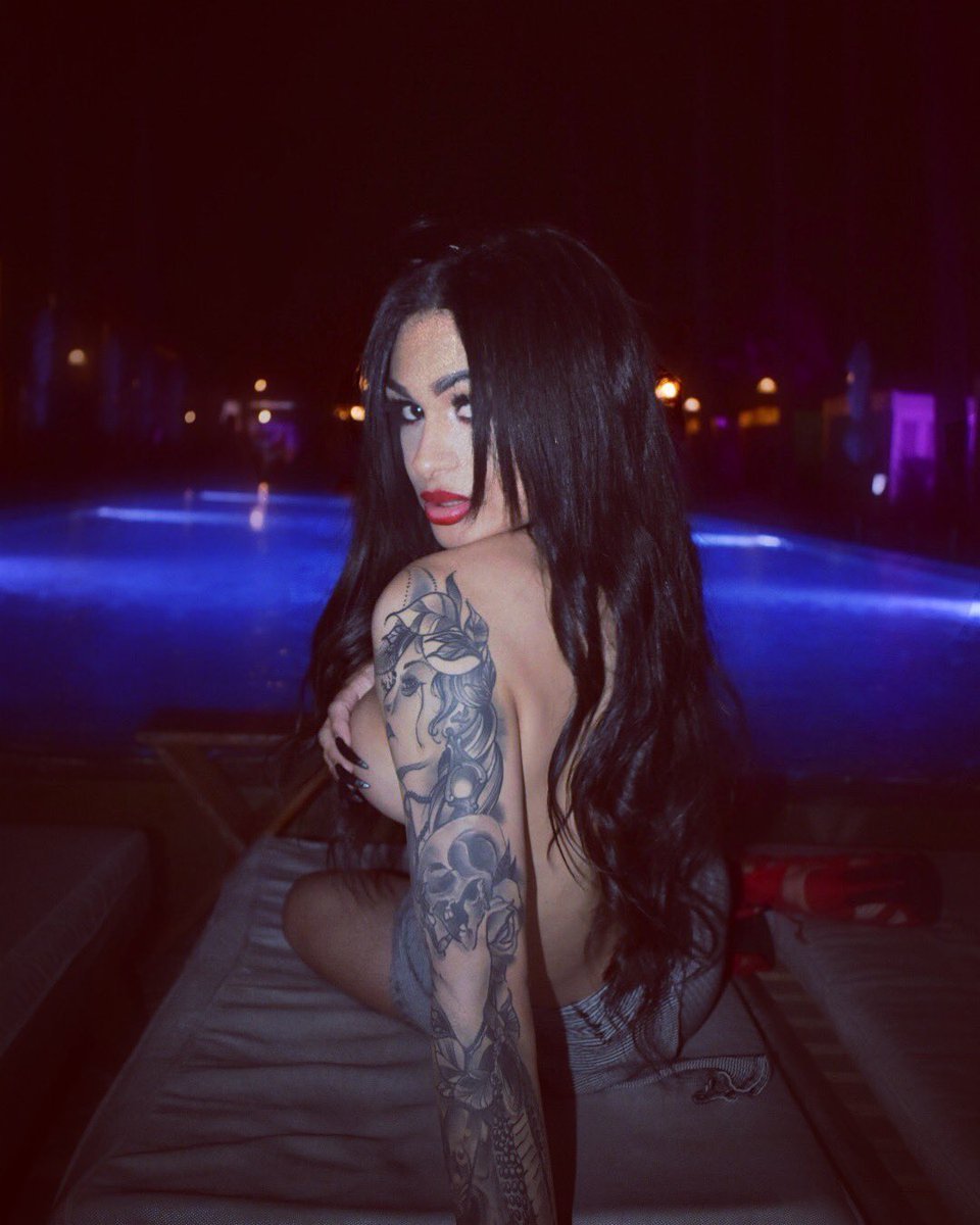 Eve Notti at the pool massage