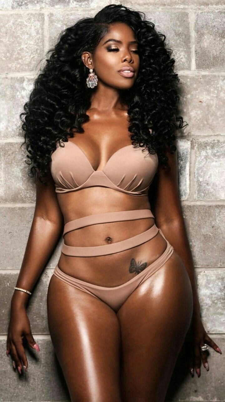 Model Queen of Darkness Nyakim Gvekah