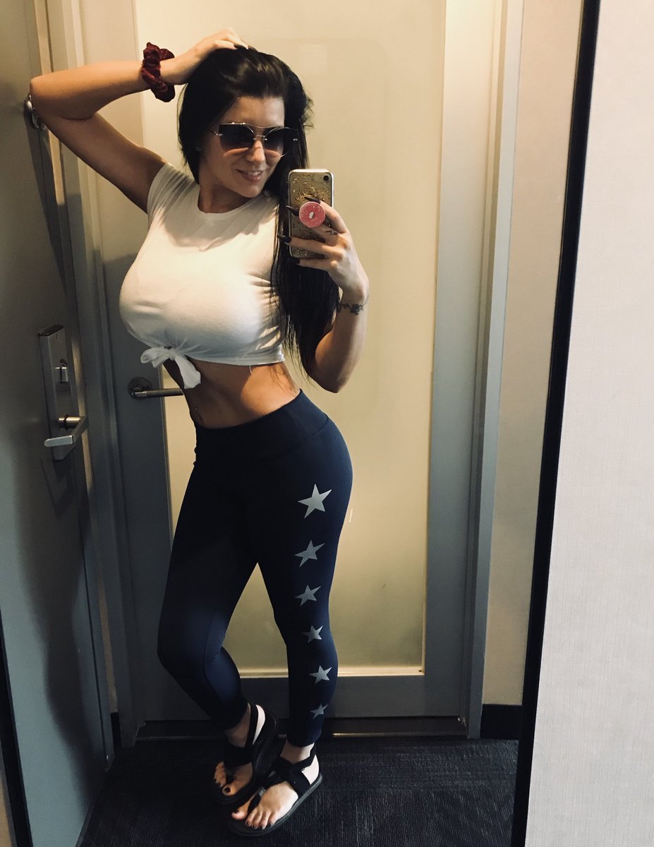 Kendra Last Selfie in clothes