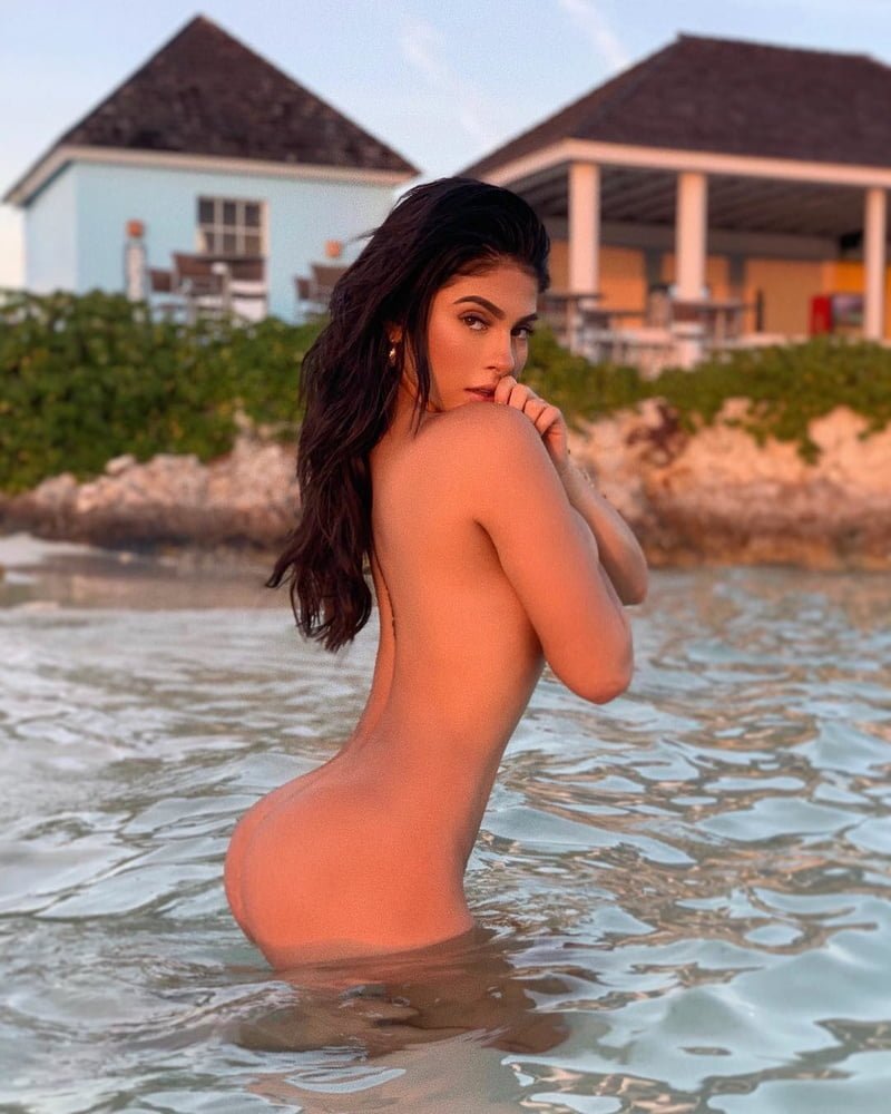 Amanda Trivizas photo naked