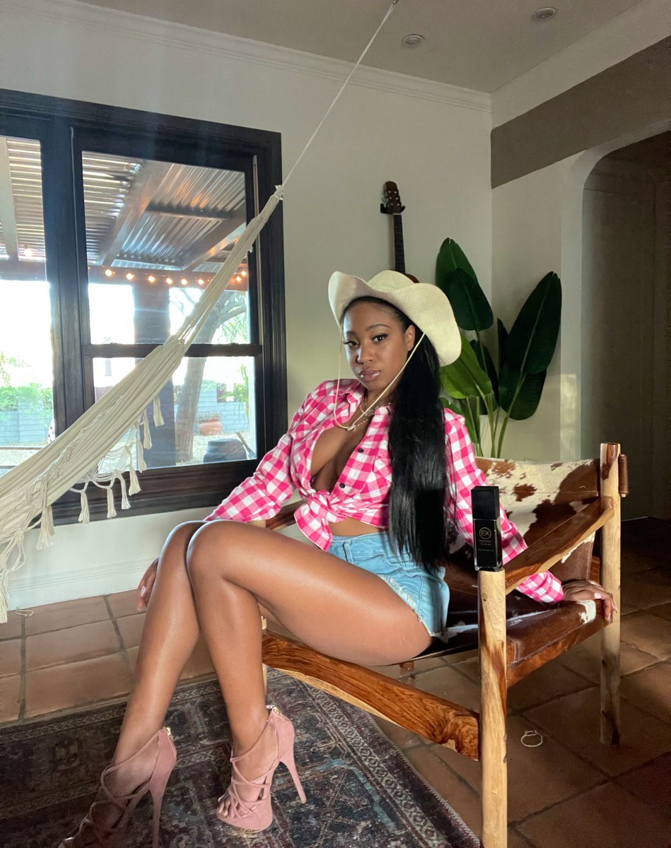 LELA SOHNA NSFW