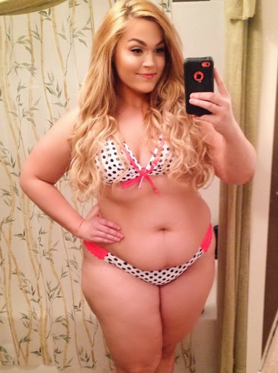 Ashley Alexis Plus-Size model