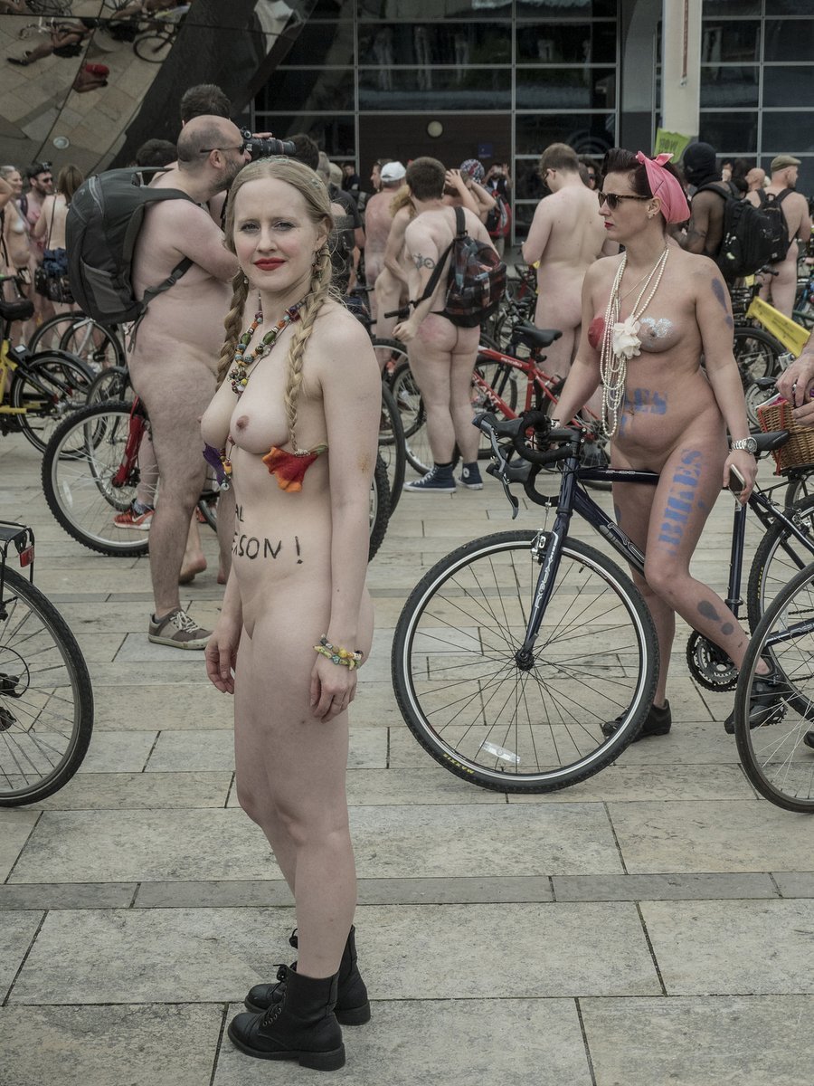 Naked bicycle racing girls