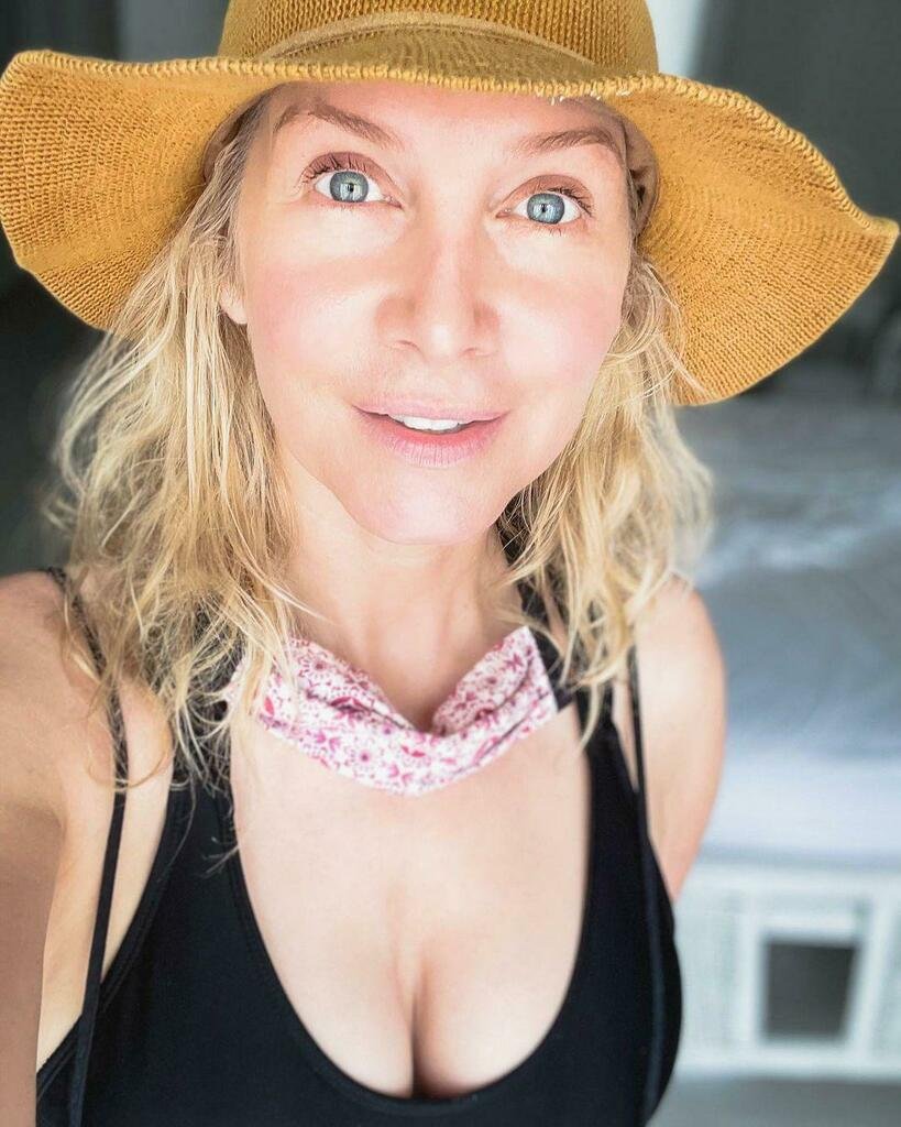 Elizabeth Mitchell Instagram