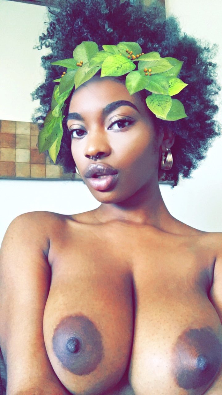 Miosotis Clarbrel breasts