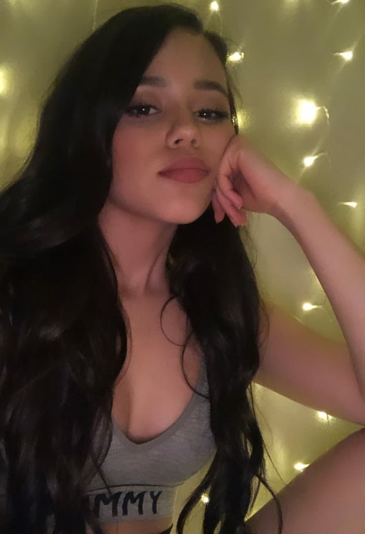 Jenna Ortega Kiss