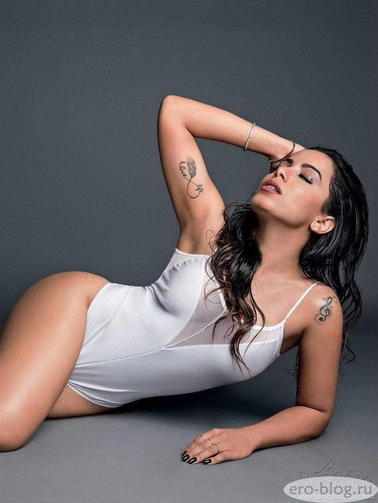 Anitta in Car House