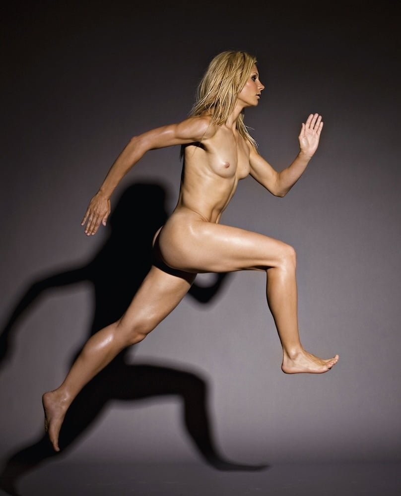 Naked tennis player Maria Sharapova