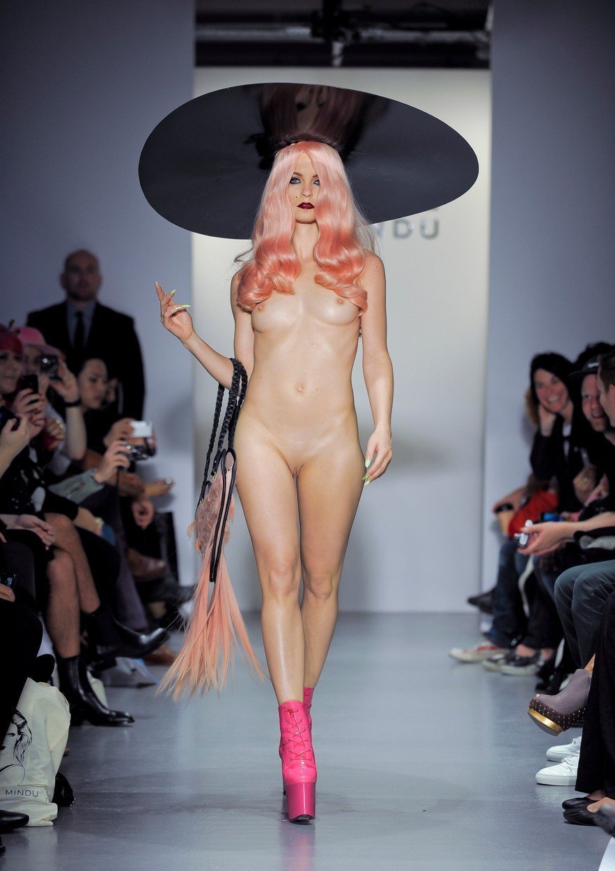 Eniko Mikhalik model naked