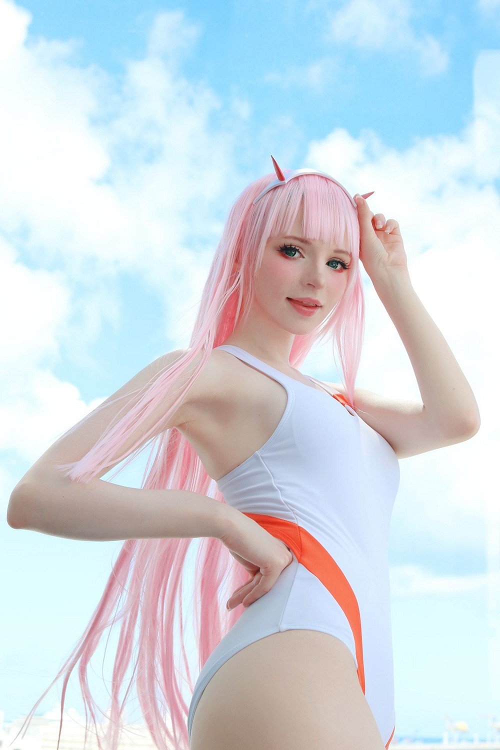 Cosplayers Zero Two latex