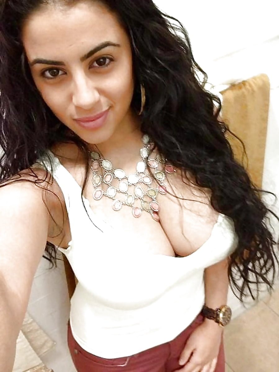 A big -breasted Muslim