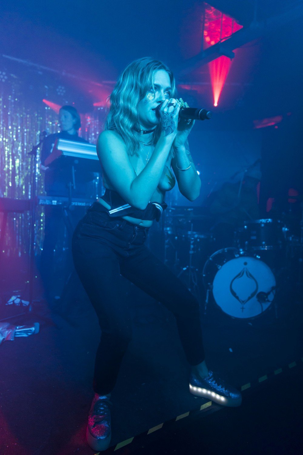 TOVE LO TOPLESS