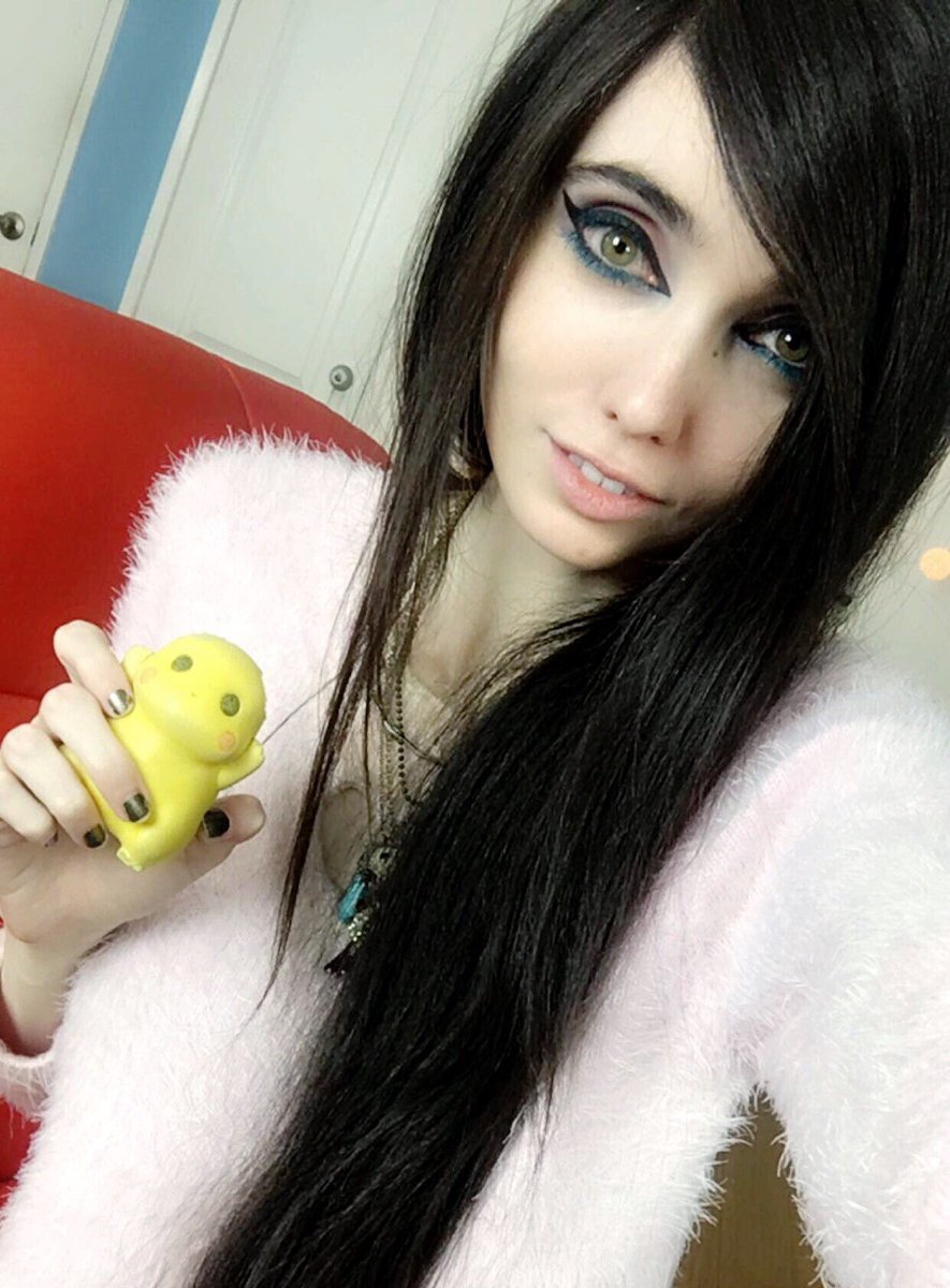 Eugenia Cooney legs