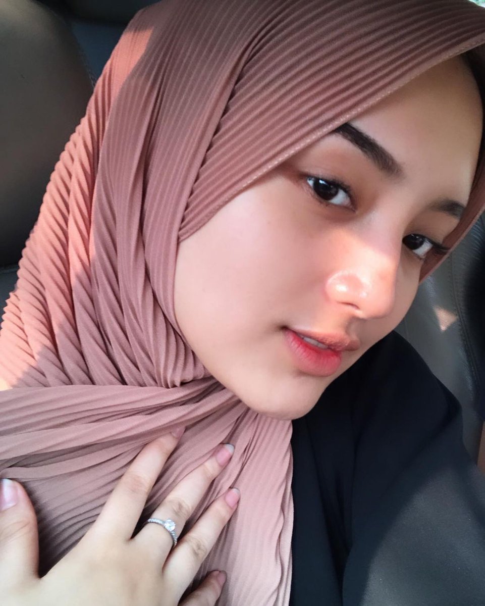 Hijab no bra