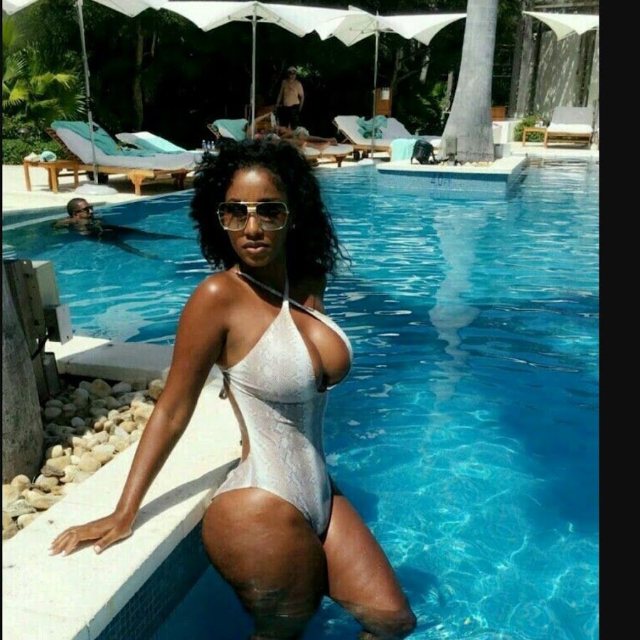Black beautiful ass selfie