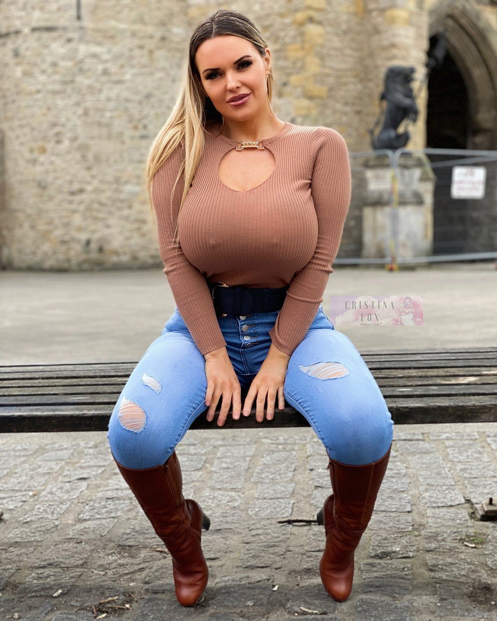 Milada Moor Tits