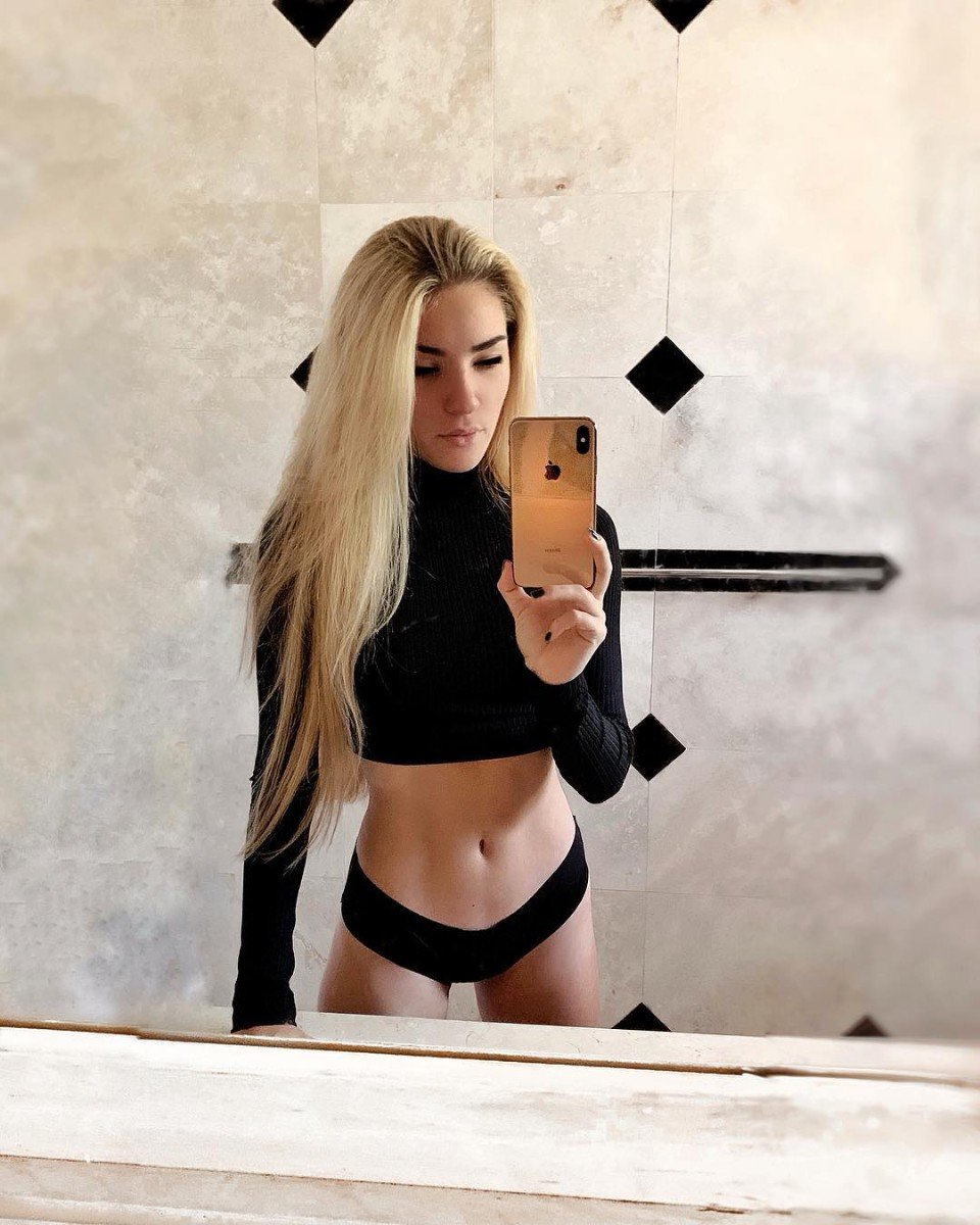Angelina Dimiva nude