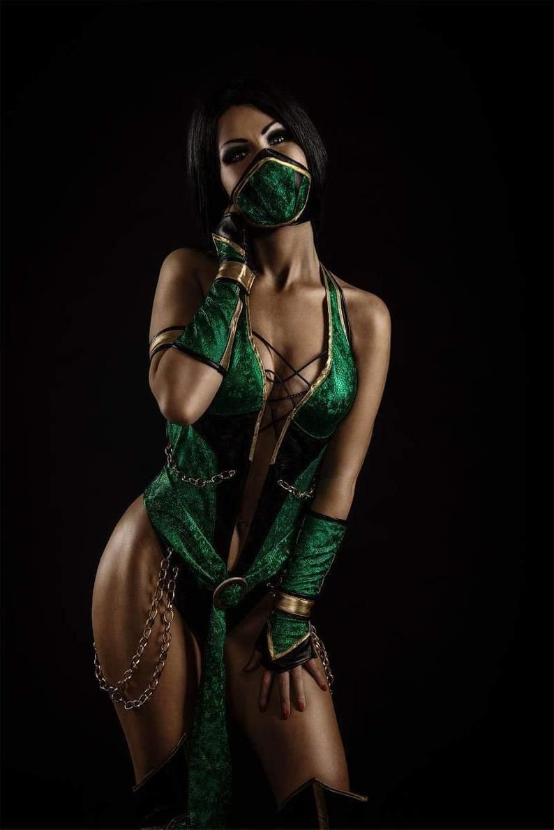 Santa Kitana Naked