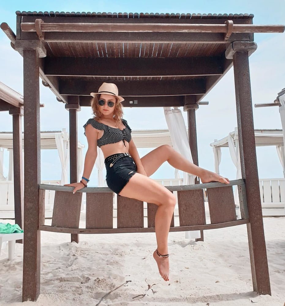 Andrea Duro in bikini
