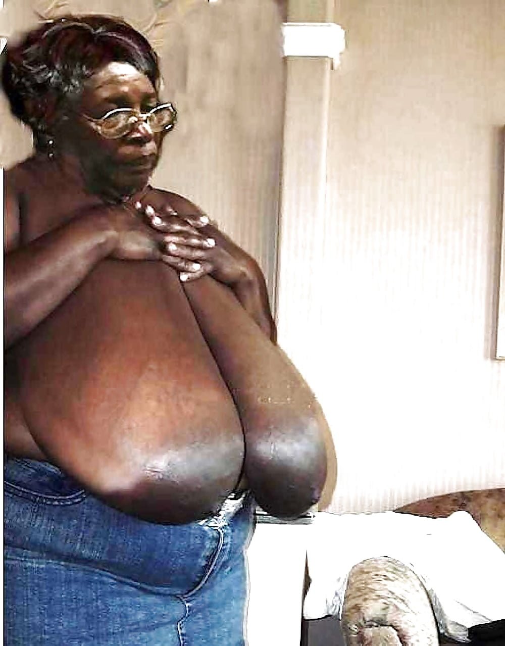 Huge hanging boobs with maximoom milk