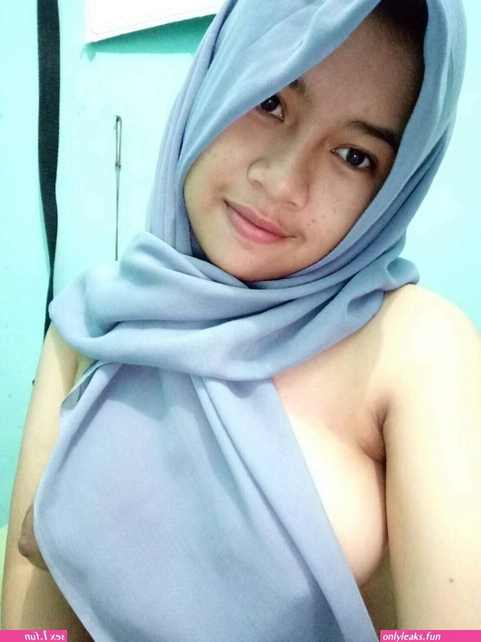 Hijab selfie Indonesian XXX