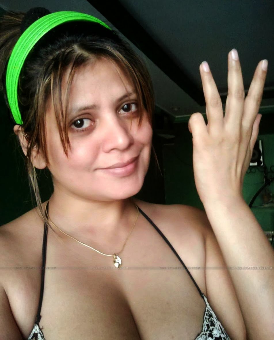 Sapna Topless