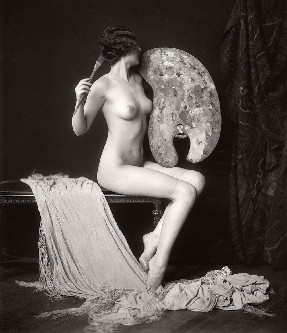 Naked Greek women