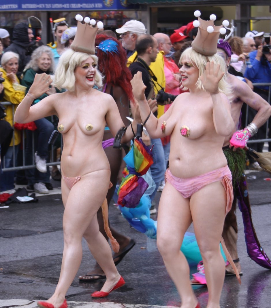 Nudes-a-Poppin ’Pagaent Festival