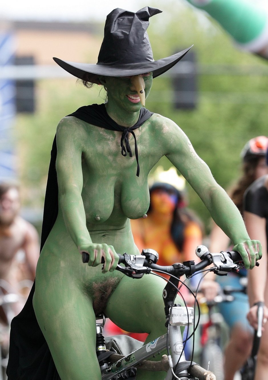 Cool naked girls