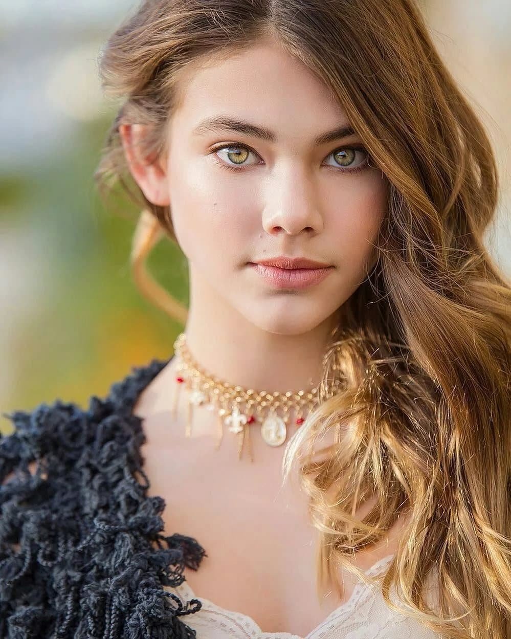 Candolle TV model Laura b