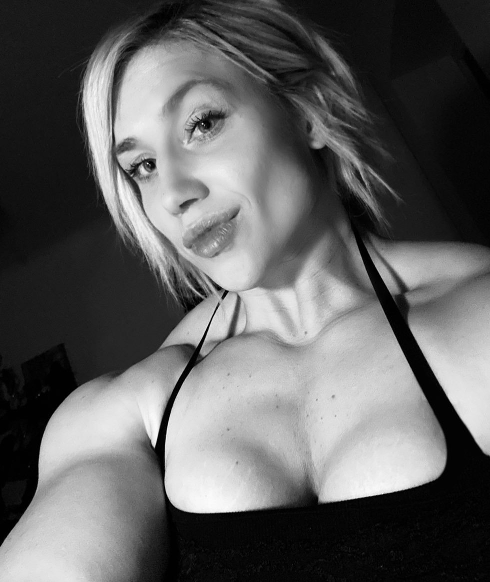 Julia Voth is hot