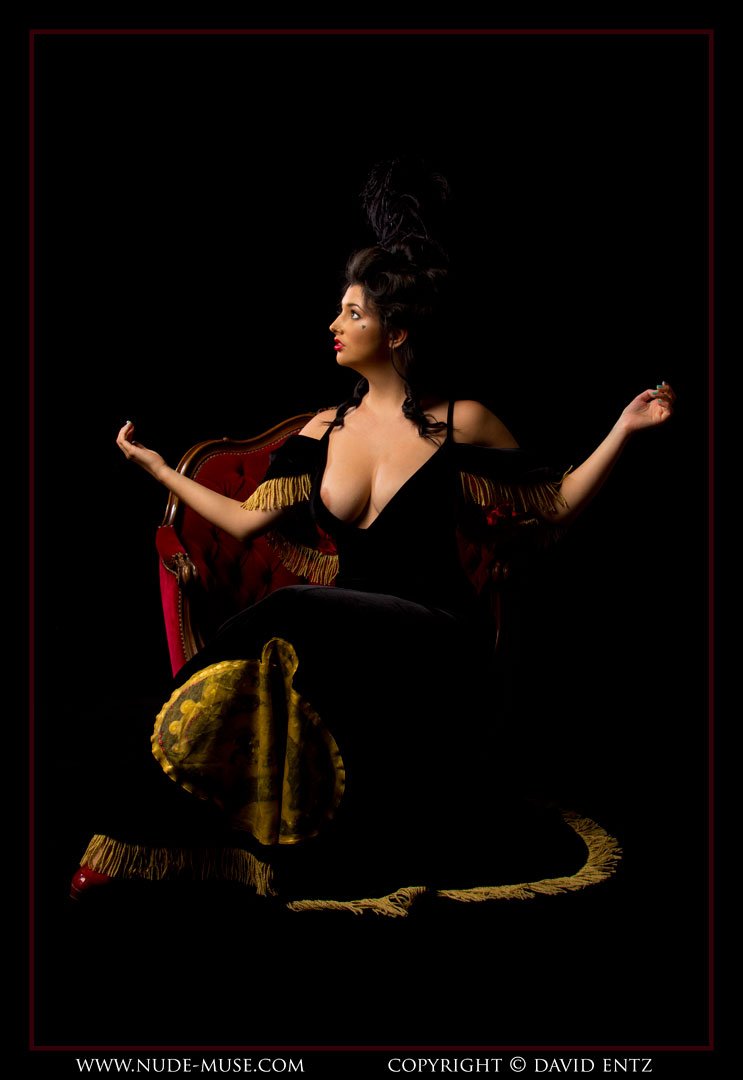 Avalon Figurative Posing for Nude Muse - Curvy Erotic
