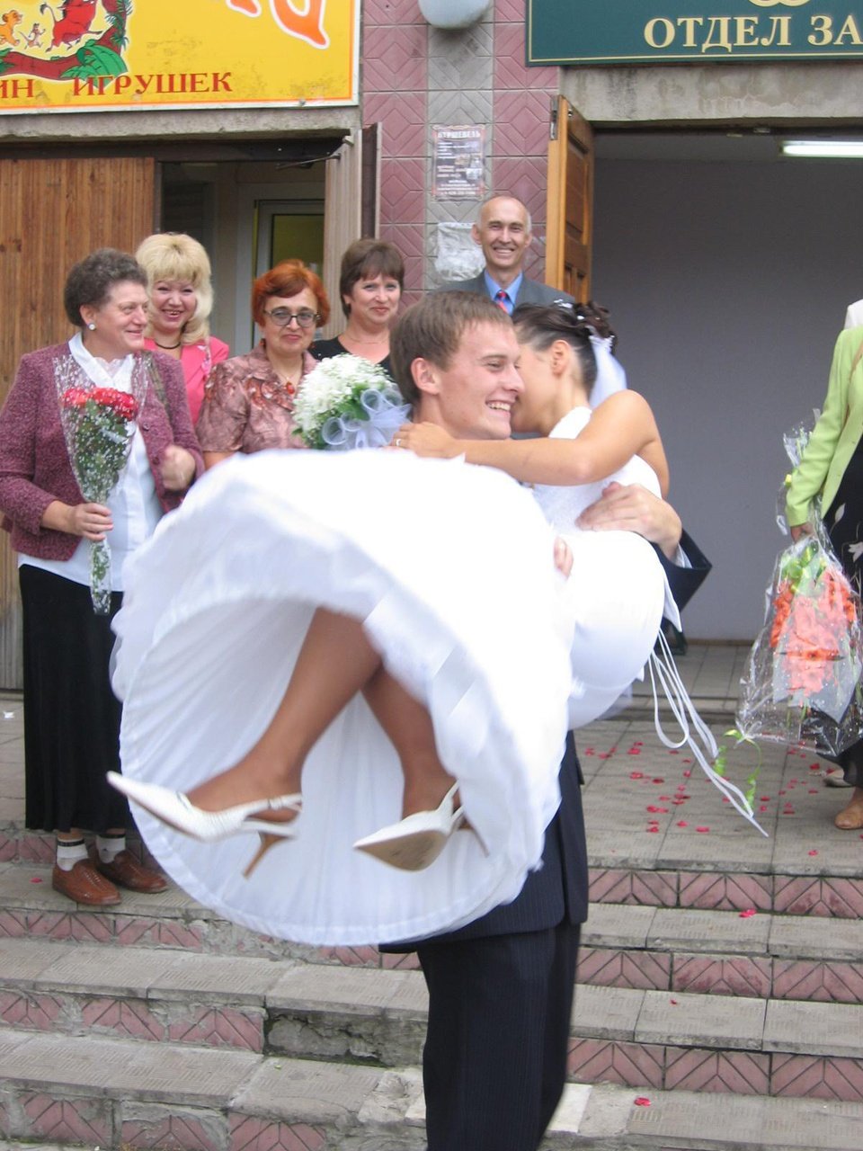 The bride writes to the witness