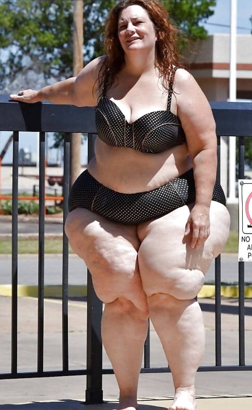 @Djhannahb Hannah in bikini