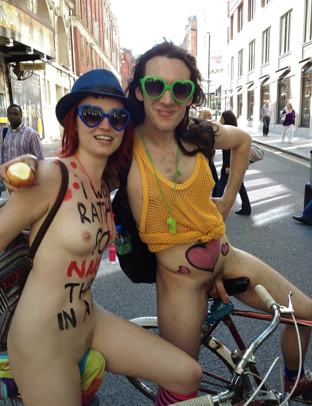 Naked bicycle parade Bodiart
