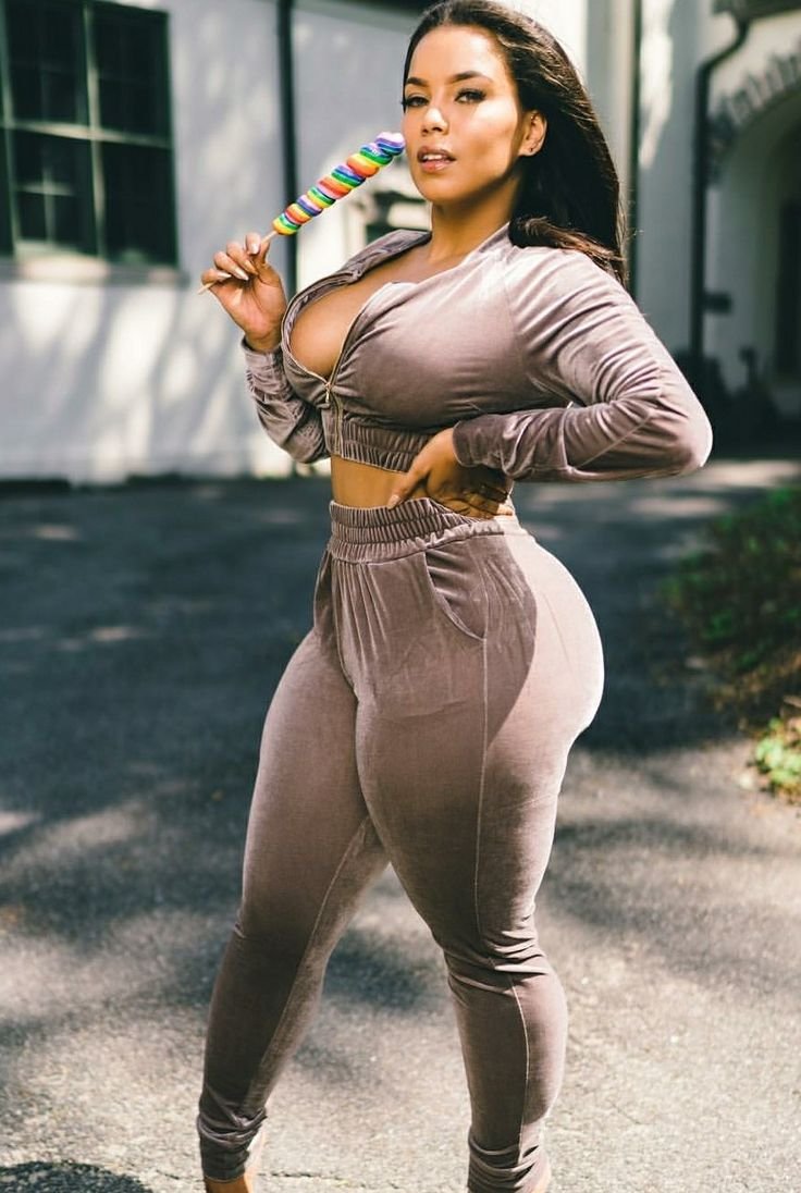 Wide hips amateur