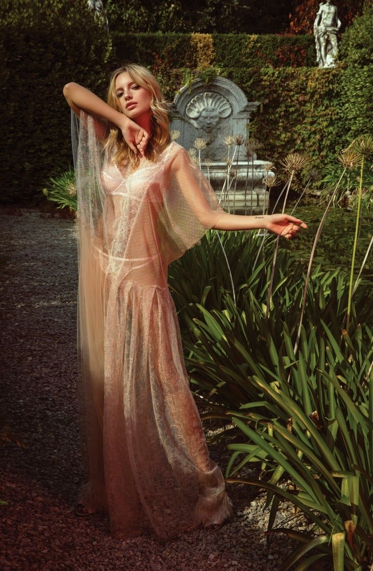 Maya Hawk hot