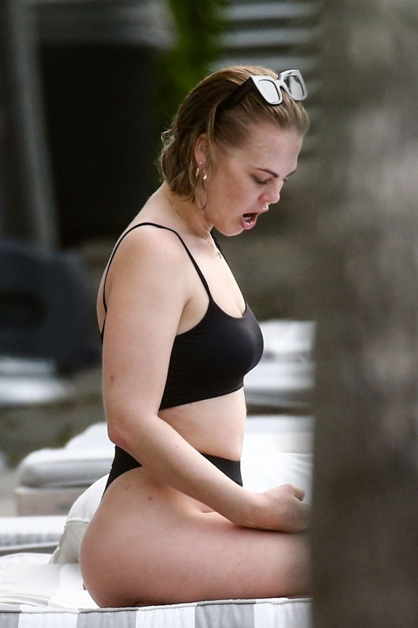 Bianca Getztsi to plastic