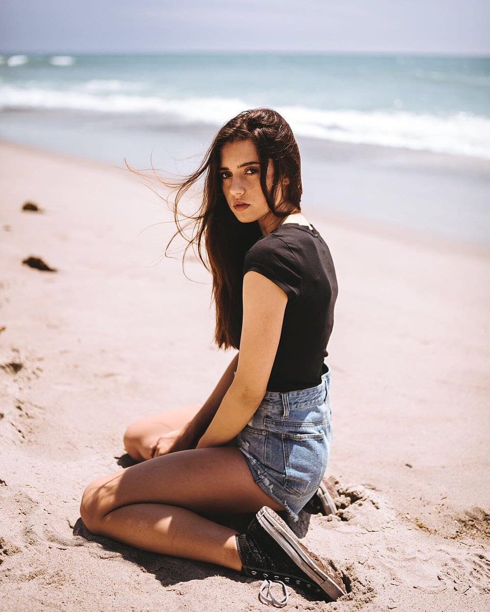 Model Ashley Thompson