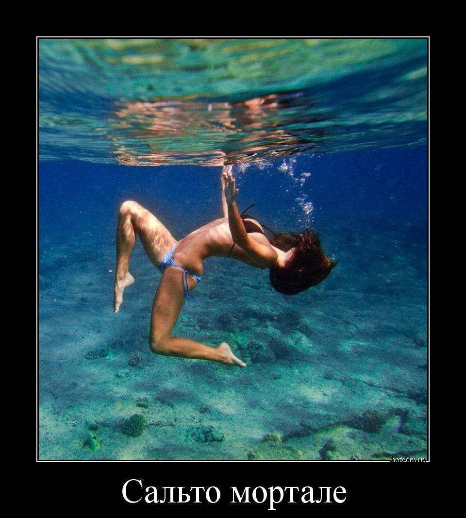 Underwater shooting nude