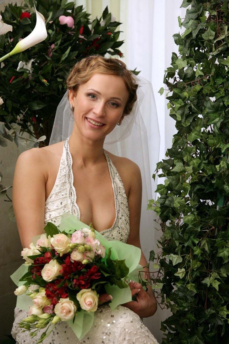 Bride for the neckline