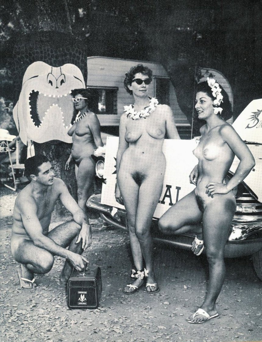 Naked family retro competition