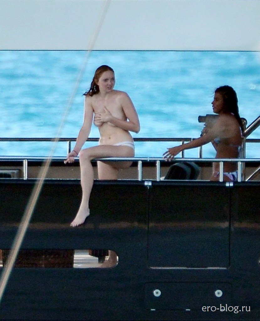 Lily Cole photo shoots nude
