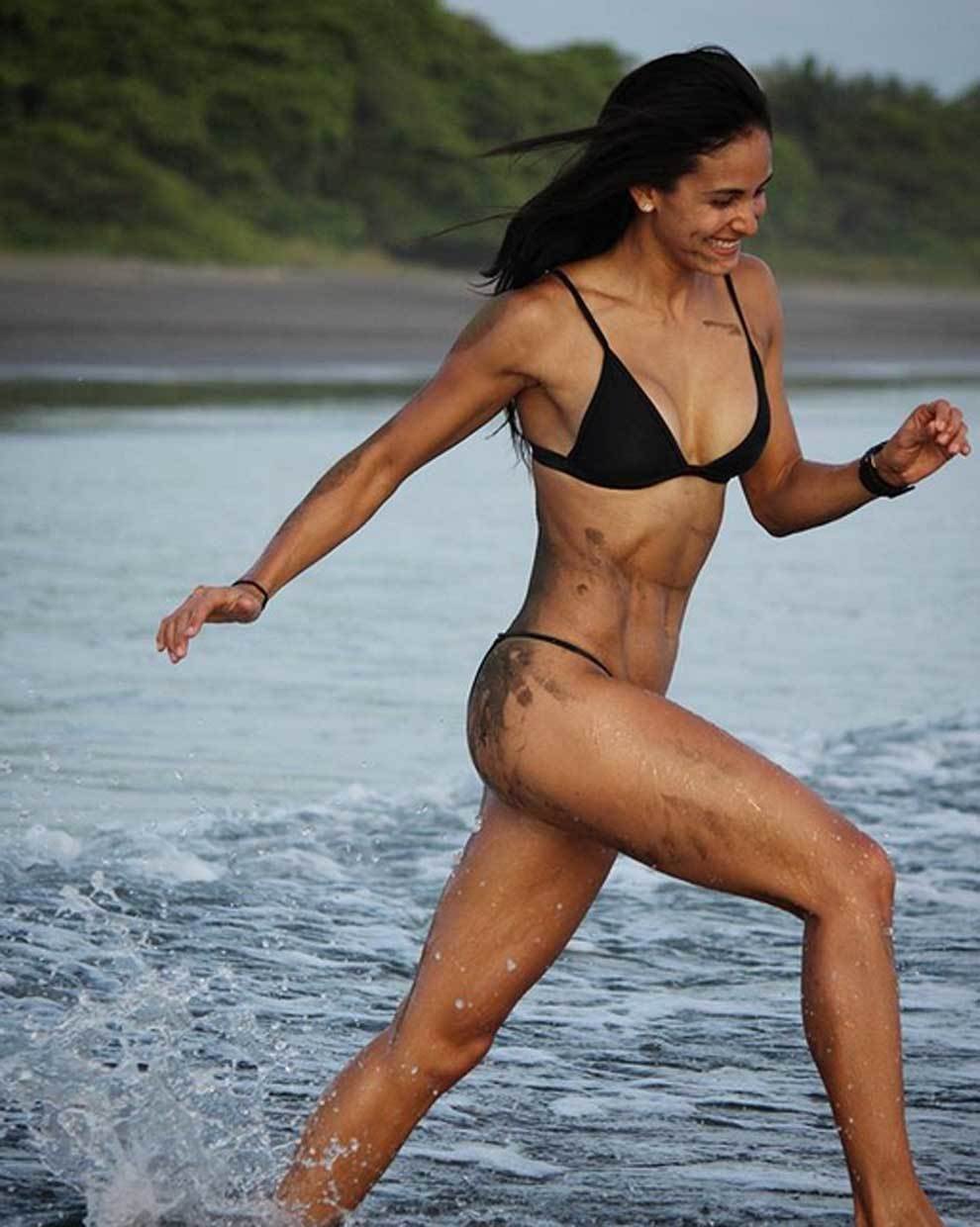 Yohanna Lulu Siregar Tlanjang