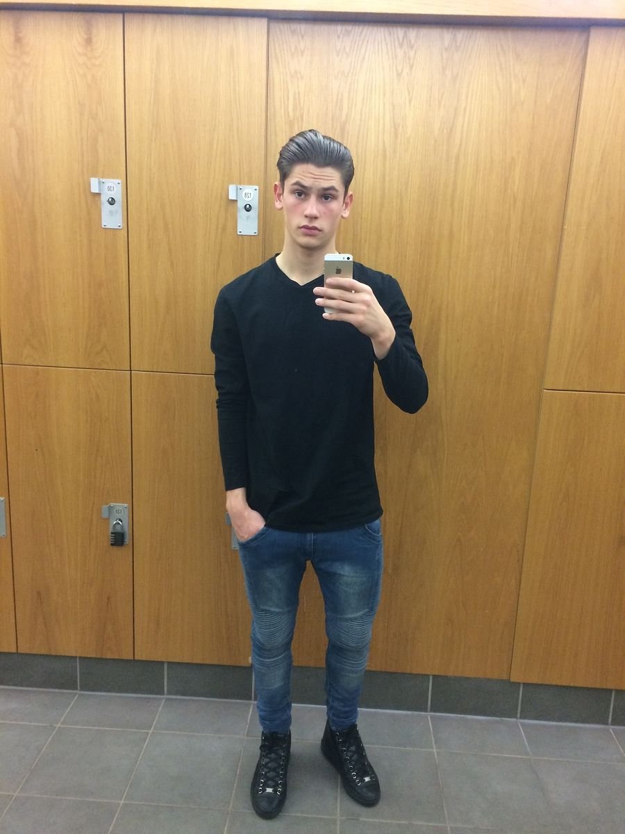 Big Bulge Boy Selfie Hot