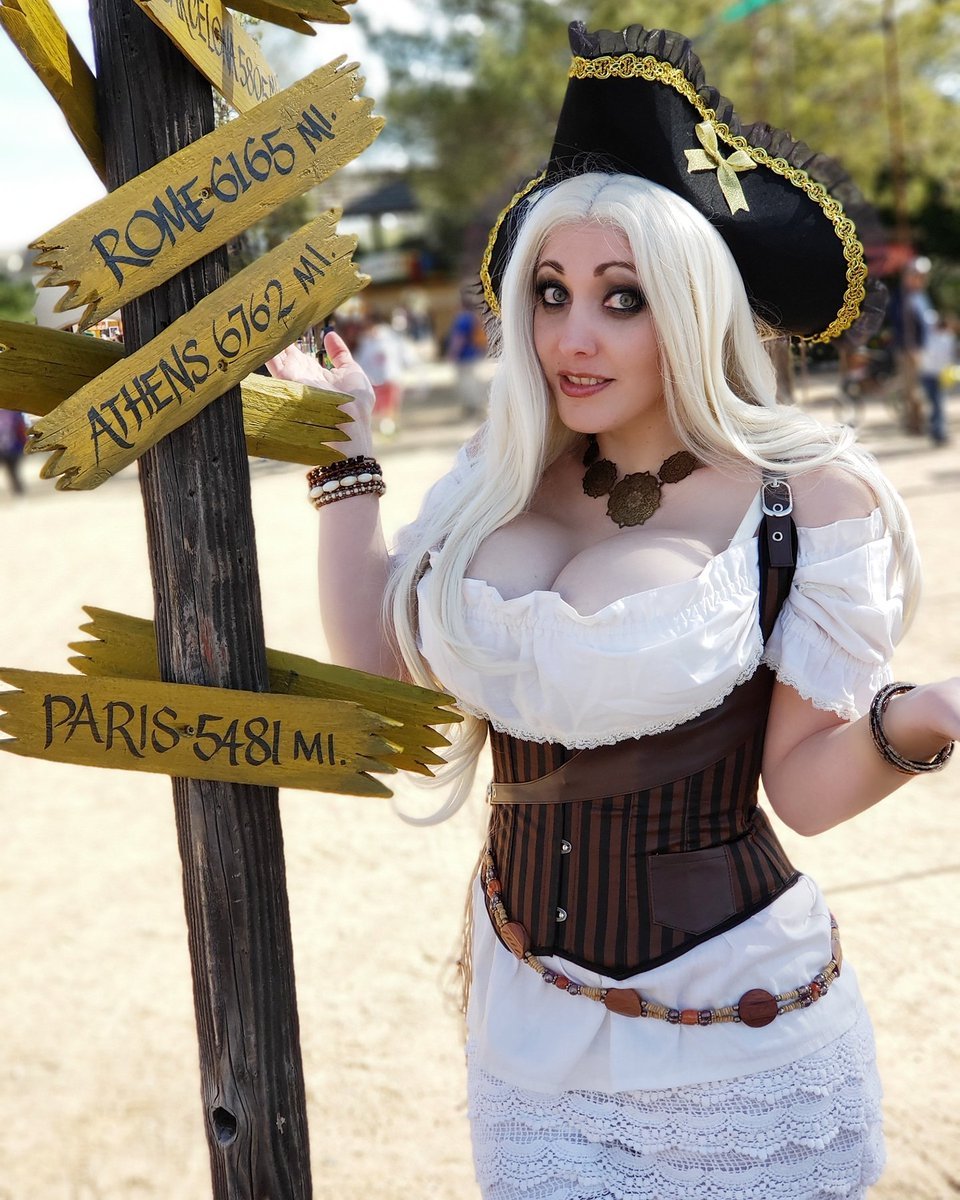Cosplay Alina Baker